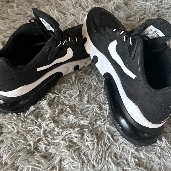 Nike Air Max 270 React - Picture 4 of 5